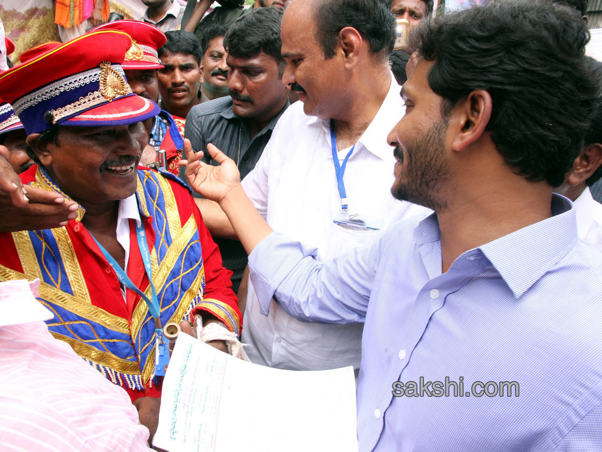 ys jagan mohan reddy mees bc community leaders vijayawada - Sakshi17