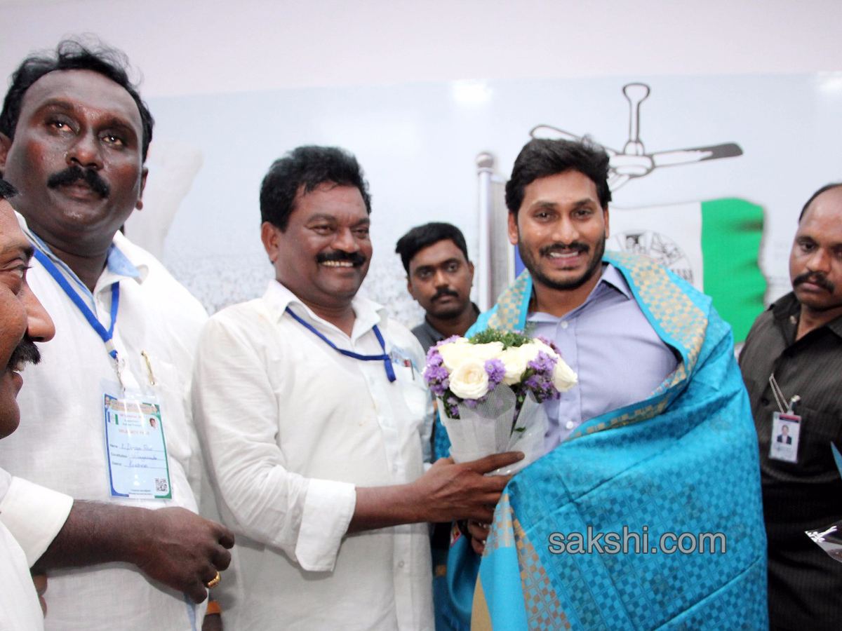 ys jagan mohan reddy mees bc community leaders vijayawada - Sakshi18