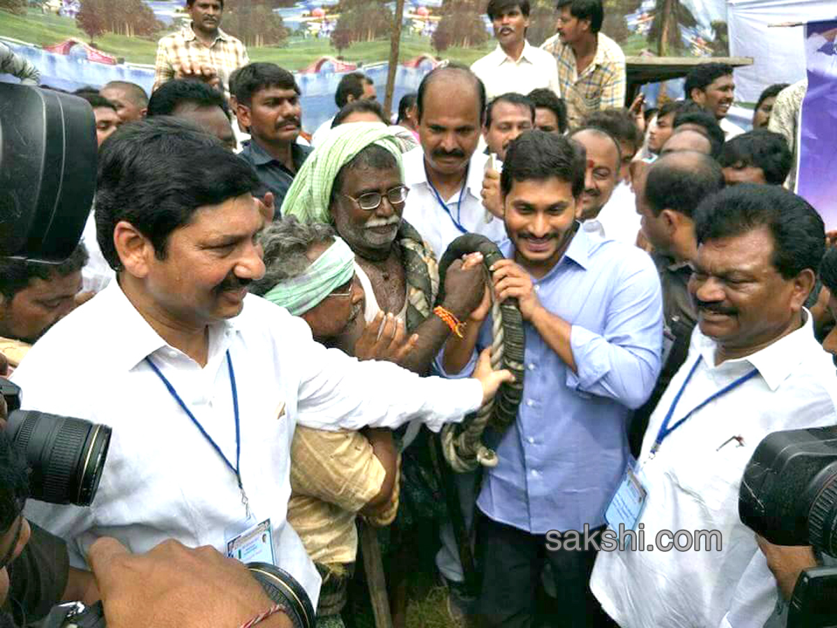 ys jagan mohan reddy mees bc community leaders vijayawada - Sakshi19