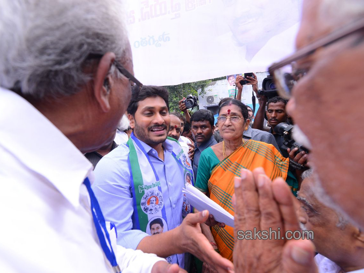 ys jagan mohan reddy mees bc community leaders vijayawada - Sakshi10