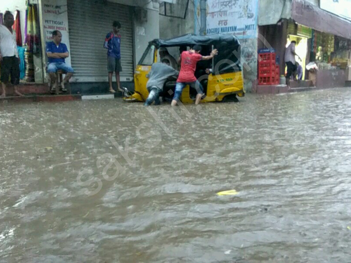 heavy rain in hyderabad - Sakshi17