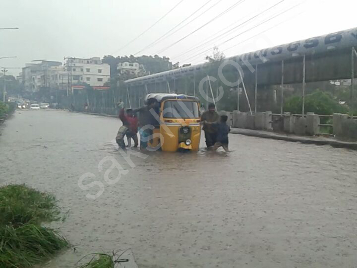 heavy rain in hyderabad - Sakshi1