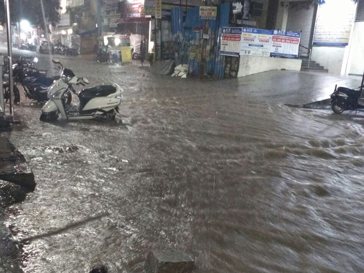 heavy rain in hyderabad - Sakshi13