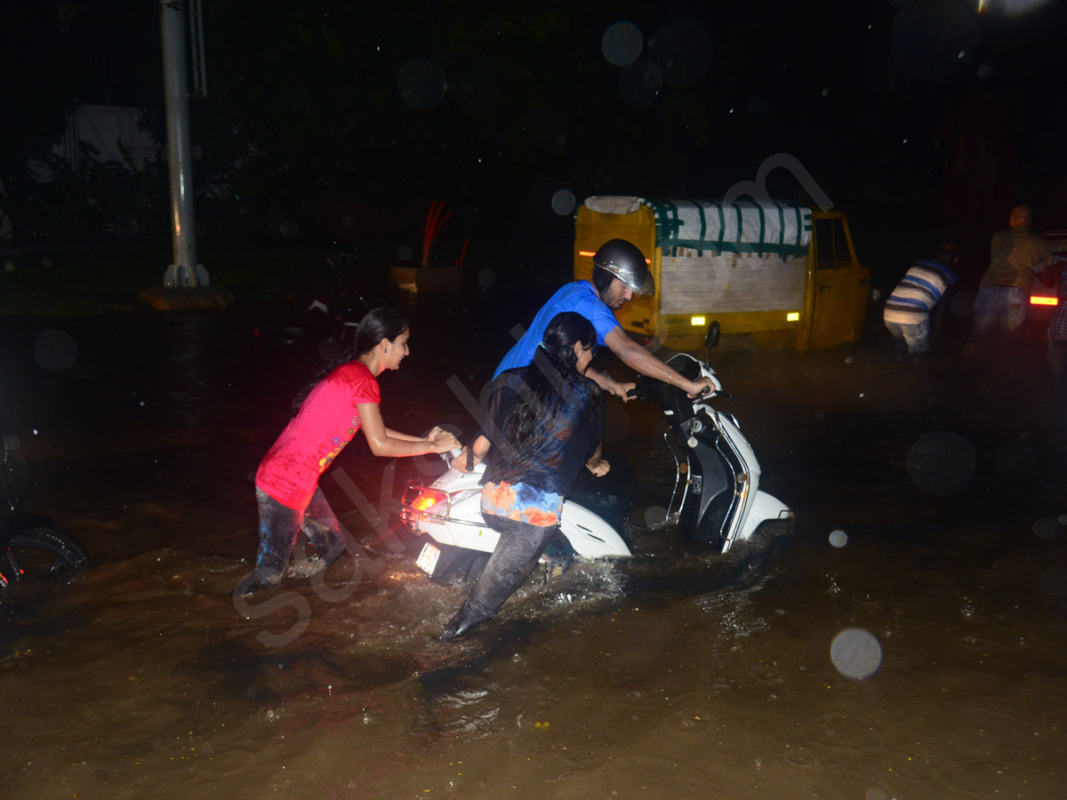 heavy rain in hyderabad - Sakshi2