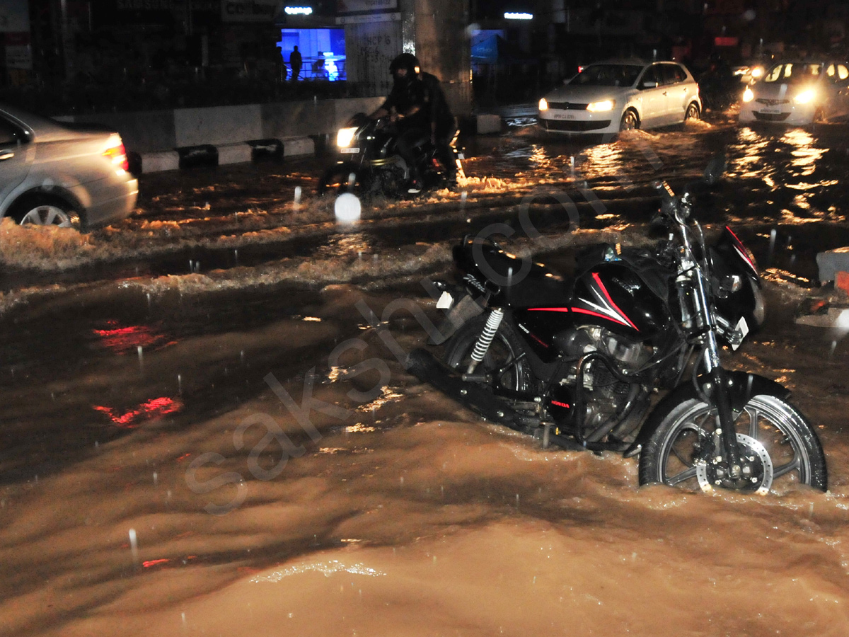 heavy rain in hyderabad - Sakshi3