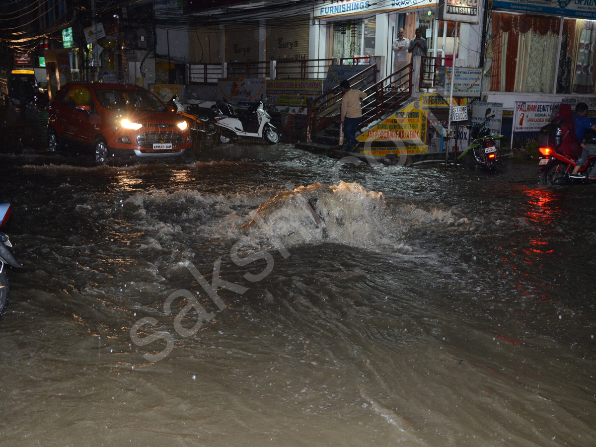 heavy rain in hyderabad - Sakshi5