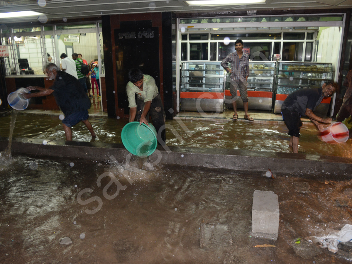 heavy rain in hyderabad - Sakshi33