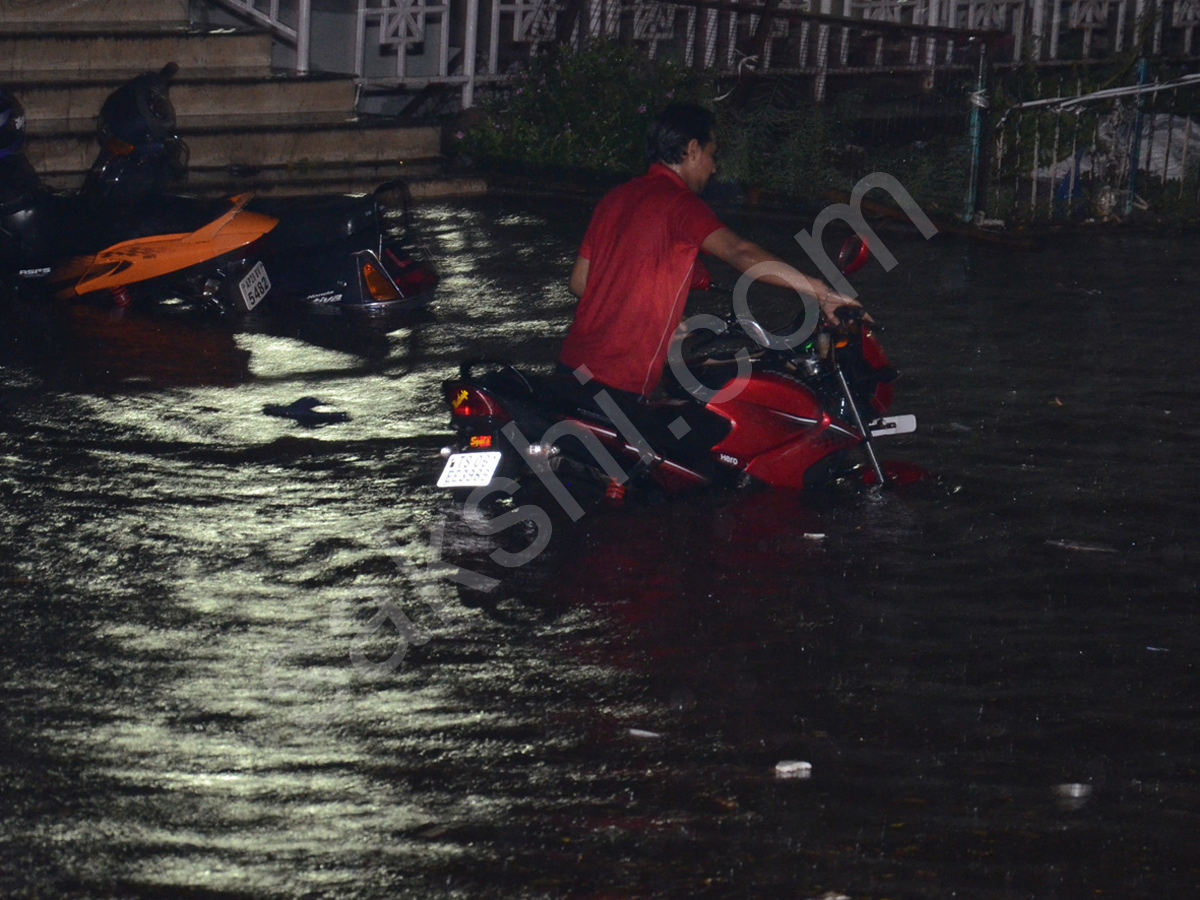 heavy rain in hyderabad - Sakshi7