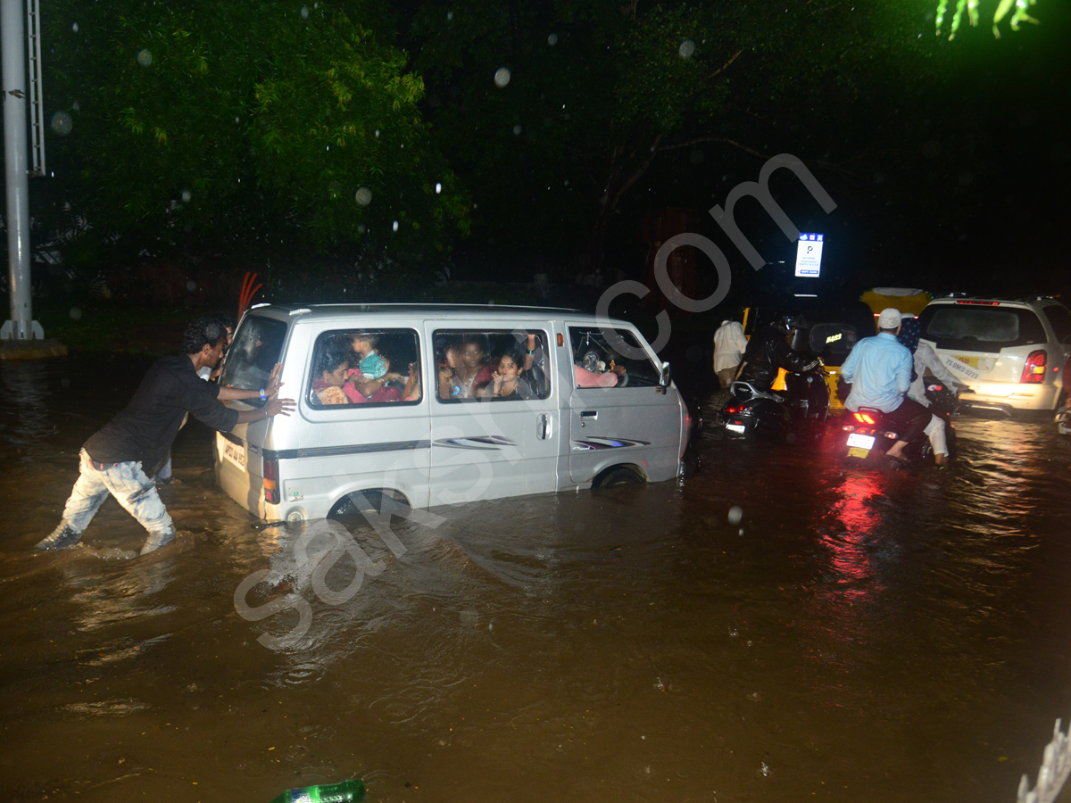 heavy rain in hyderabad - Sakshi10