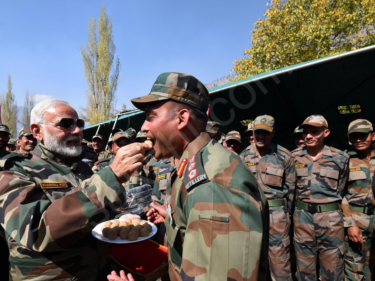 PM Narendra Modi celebrates Diwali in Kashmir, calls jawans ‘his family’ - Sakshi1