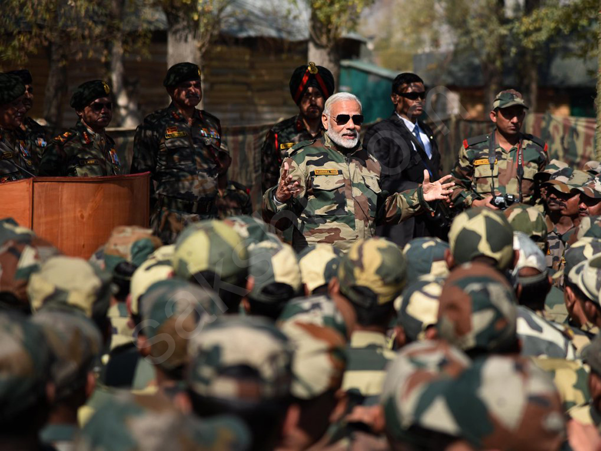 PM Narendra Modi celebrates Diwali in Kashmir, calls jawans ‘his family’ - Sakshi3