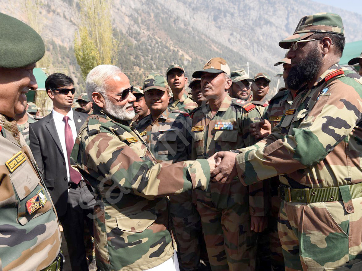 PM Narendra Modi celebrates Diwali in Kashmir, calls jawans ‘his family’ - Sakshi5