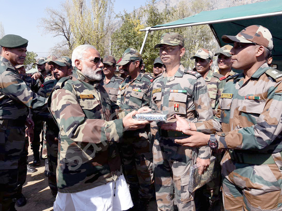 PM Narendra Modi celebrates Diwali in Kashmir, calls jawans ‘his family’ - Sakshi6