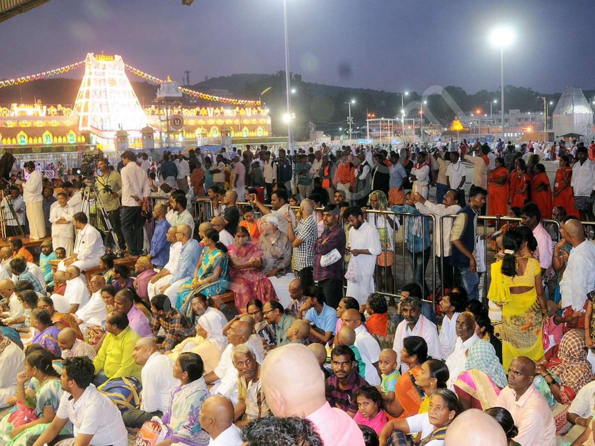 heavy rush in tirumala1