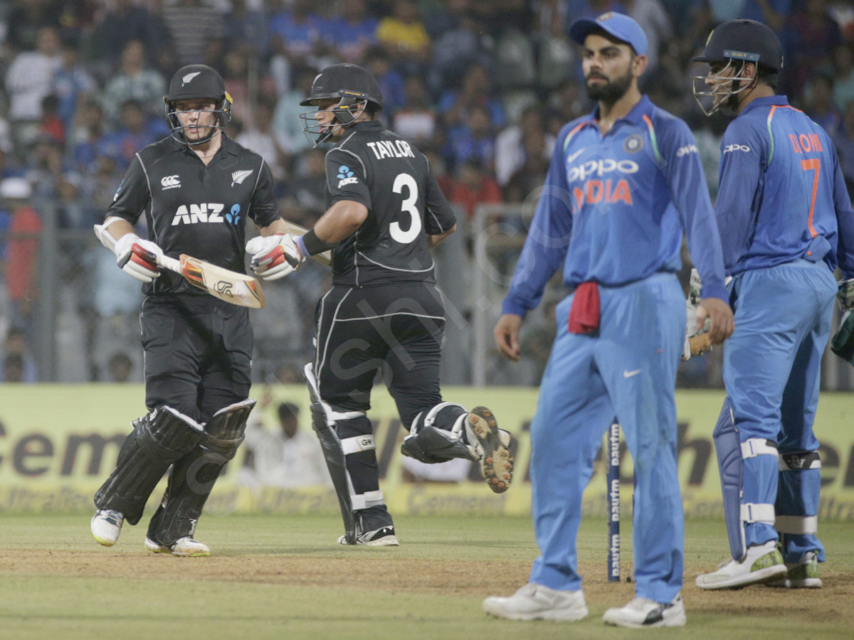 newzealand won first ODI - Sakshi2