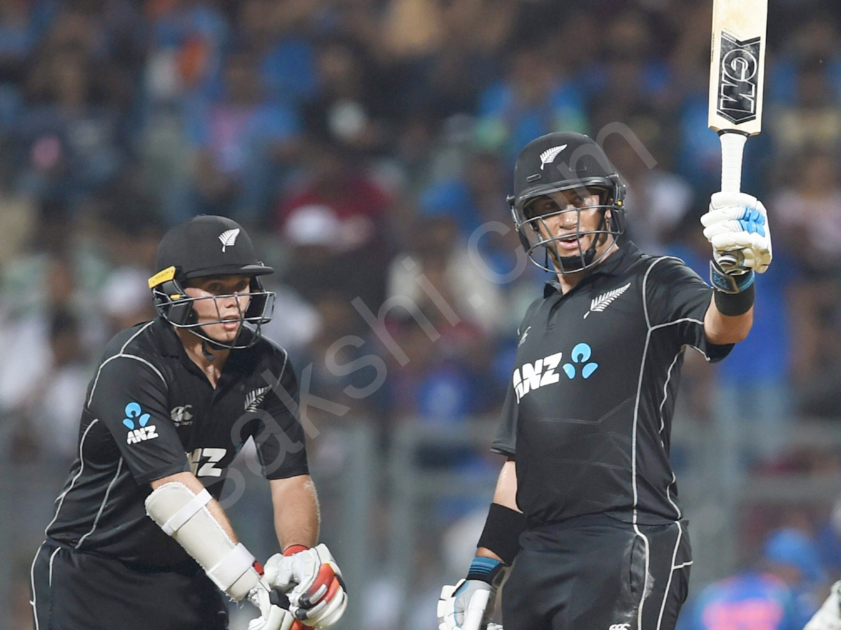 newzealand won first ODI - Sakshi4