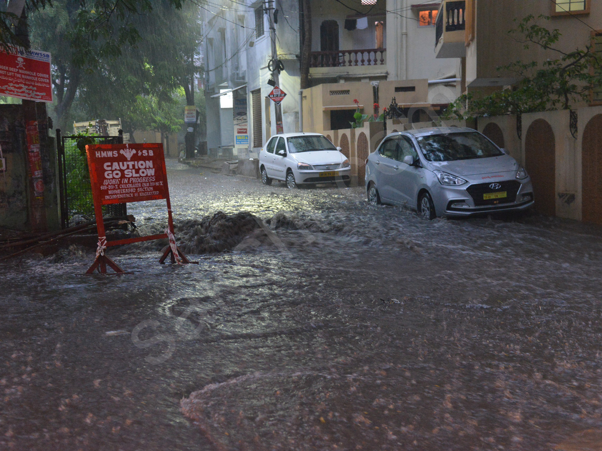  heavy rain lashes Hyderabad 2