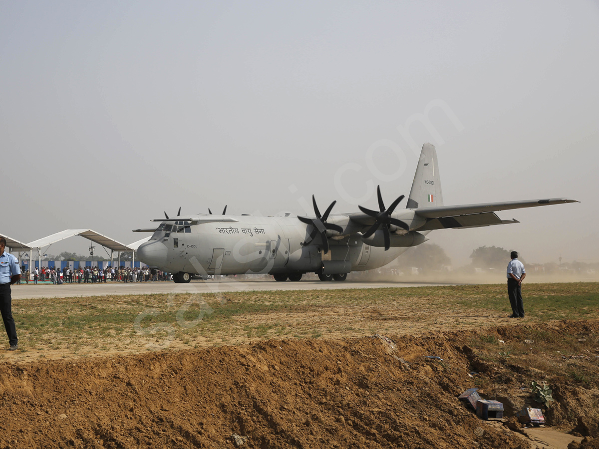 Indian Air Force successfully lands fighter jet on Yamuna Expressway2