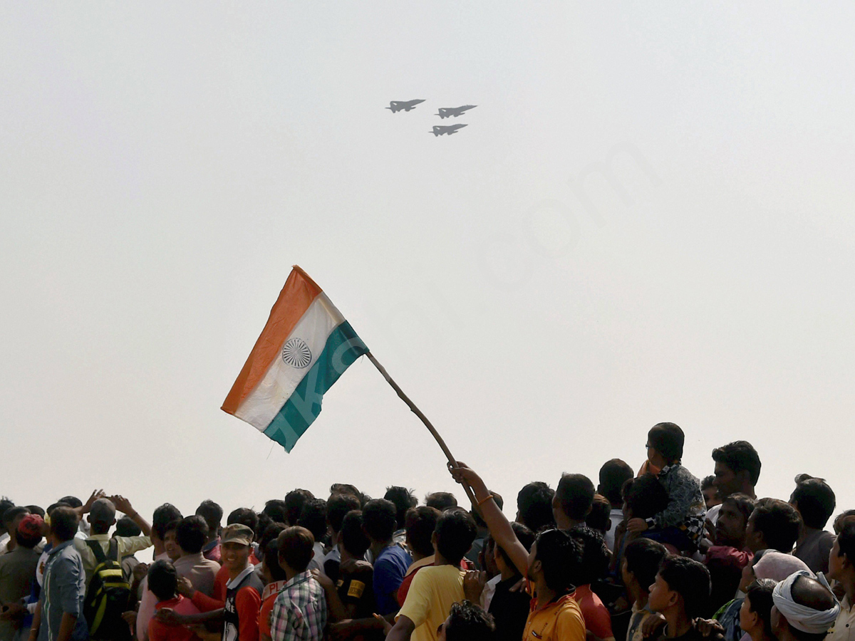 Indian Air Force successfully lands fighter jet on Yamuna Expressway11