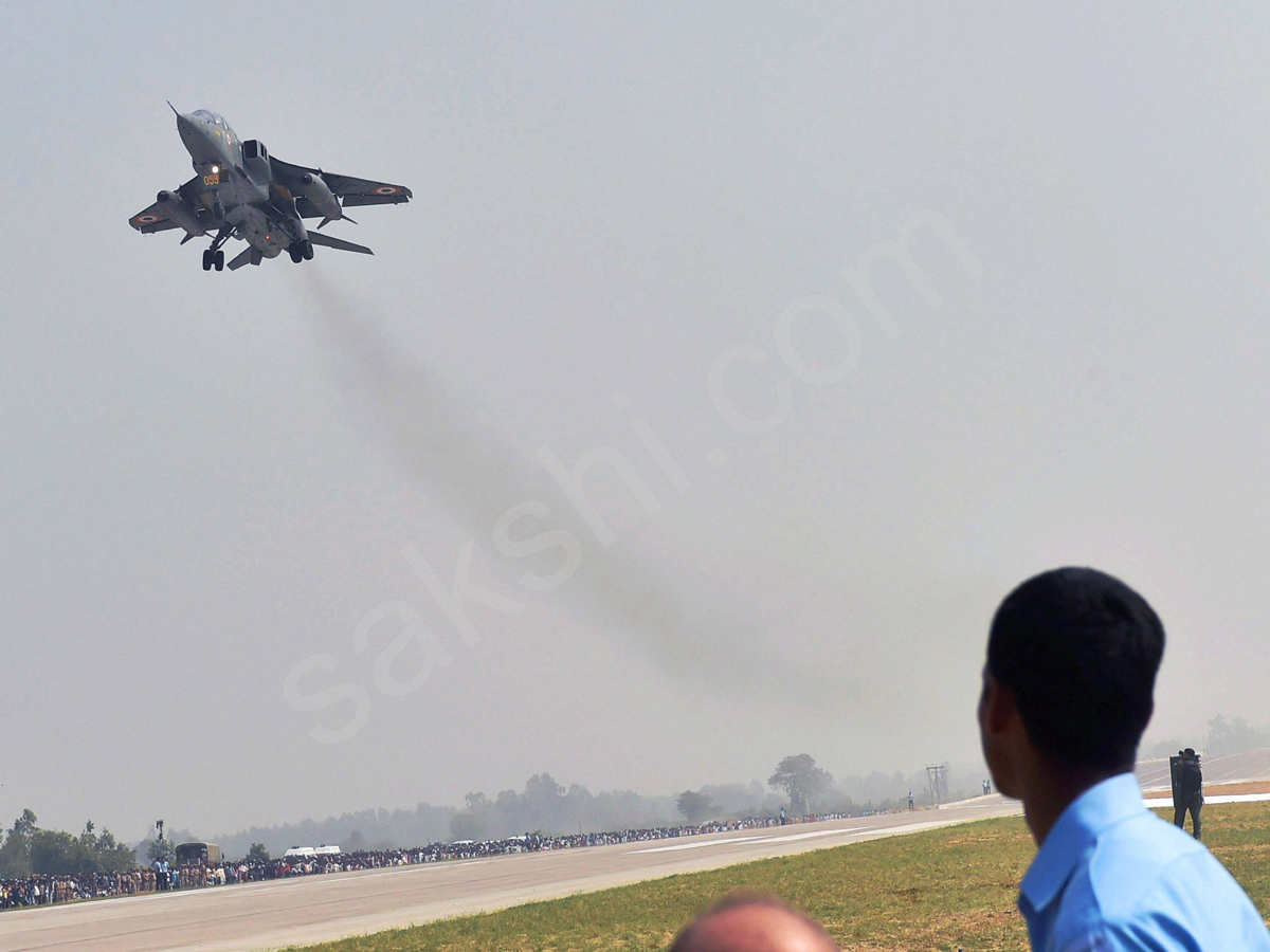 Indian Air Force successfully lands fighter jet on Yamuna Expressway12