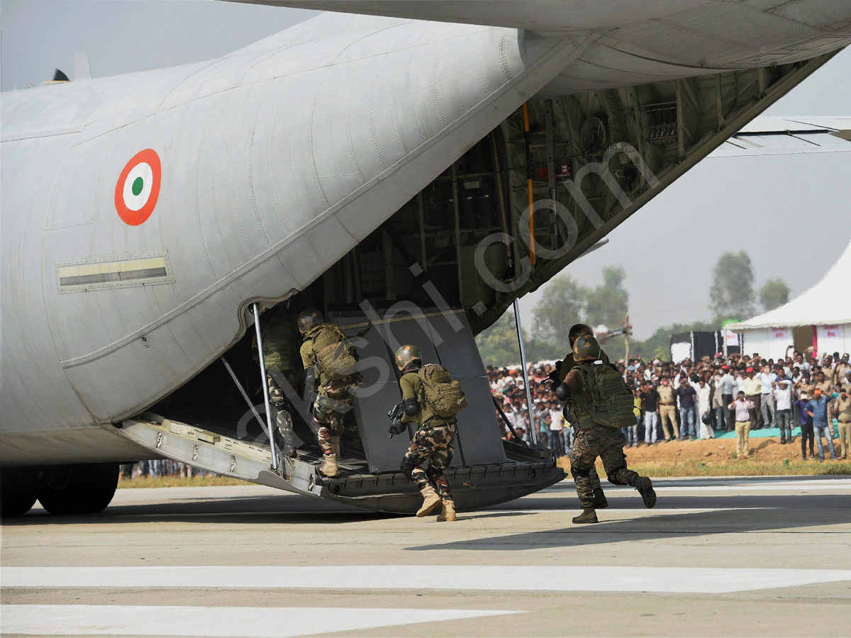 Indian Air Force successfully lands fighter jet on Yamuna Expressway14