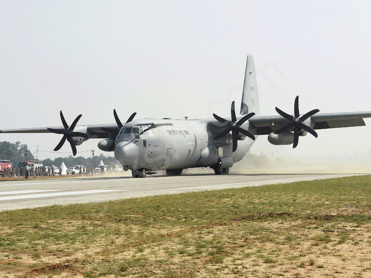 Indian Air Force successfully lands fighter jet on Yamuna Expressway3