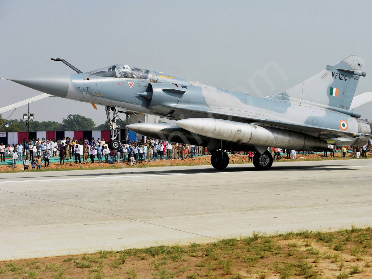 Indian Air Force successfully lands fighter jet on Yamuna Expressway5