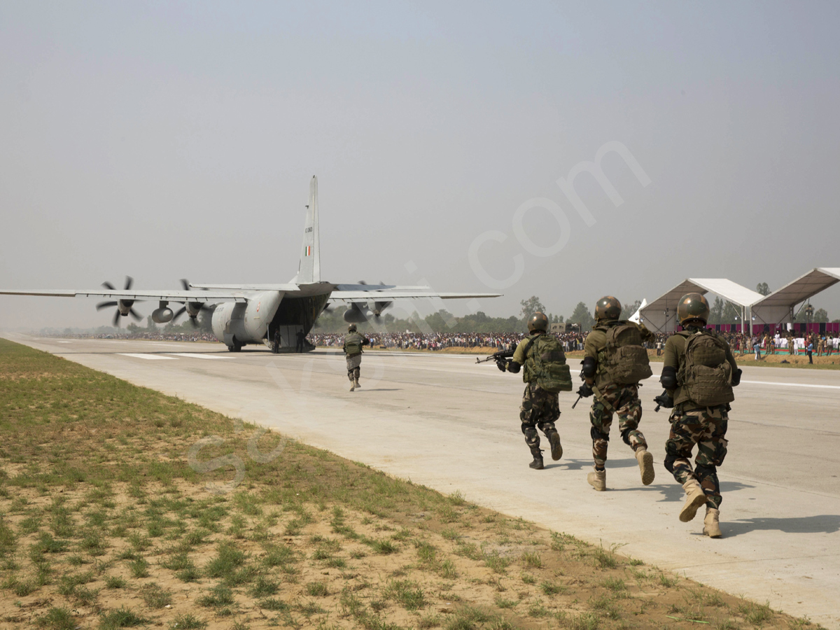 Indian Air Force successfully lands fighter jet on Yamuna Expressway7