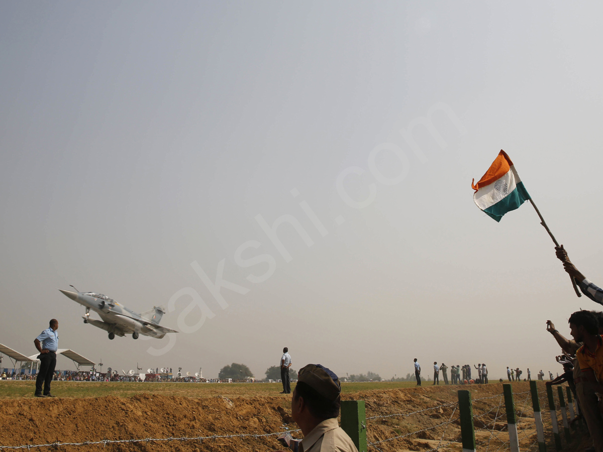 Indian Air Force successfully lands fighter jet on Yamuna Expressway8