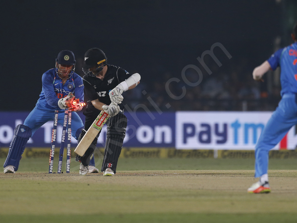 india beat new zealand by six runs11