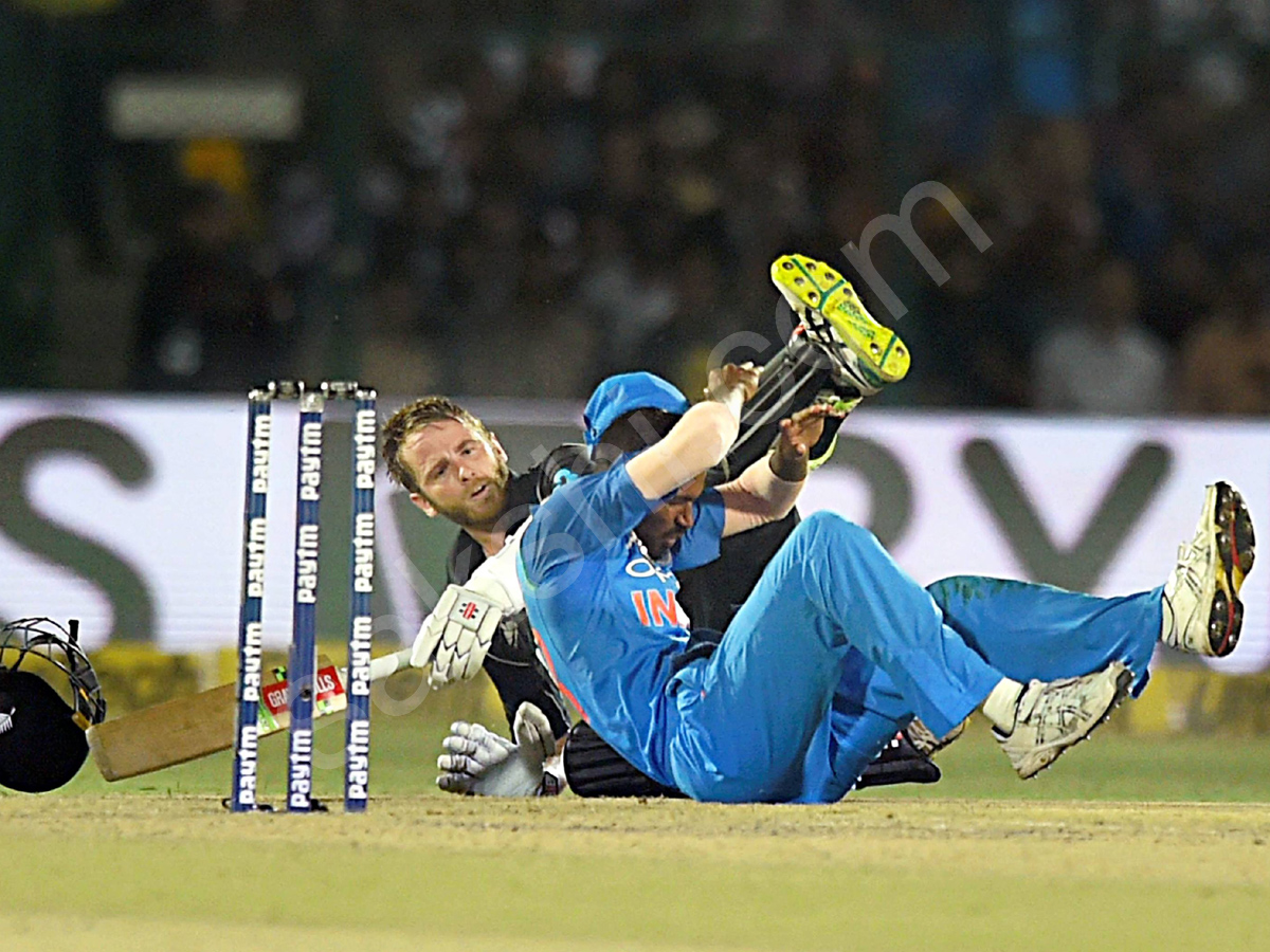 india beat new zealand by six runs14