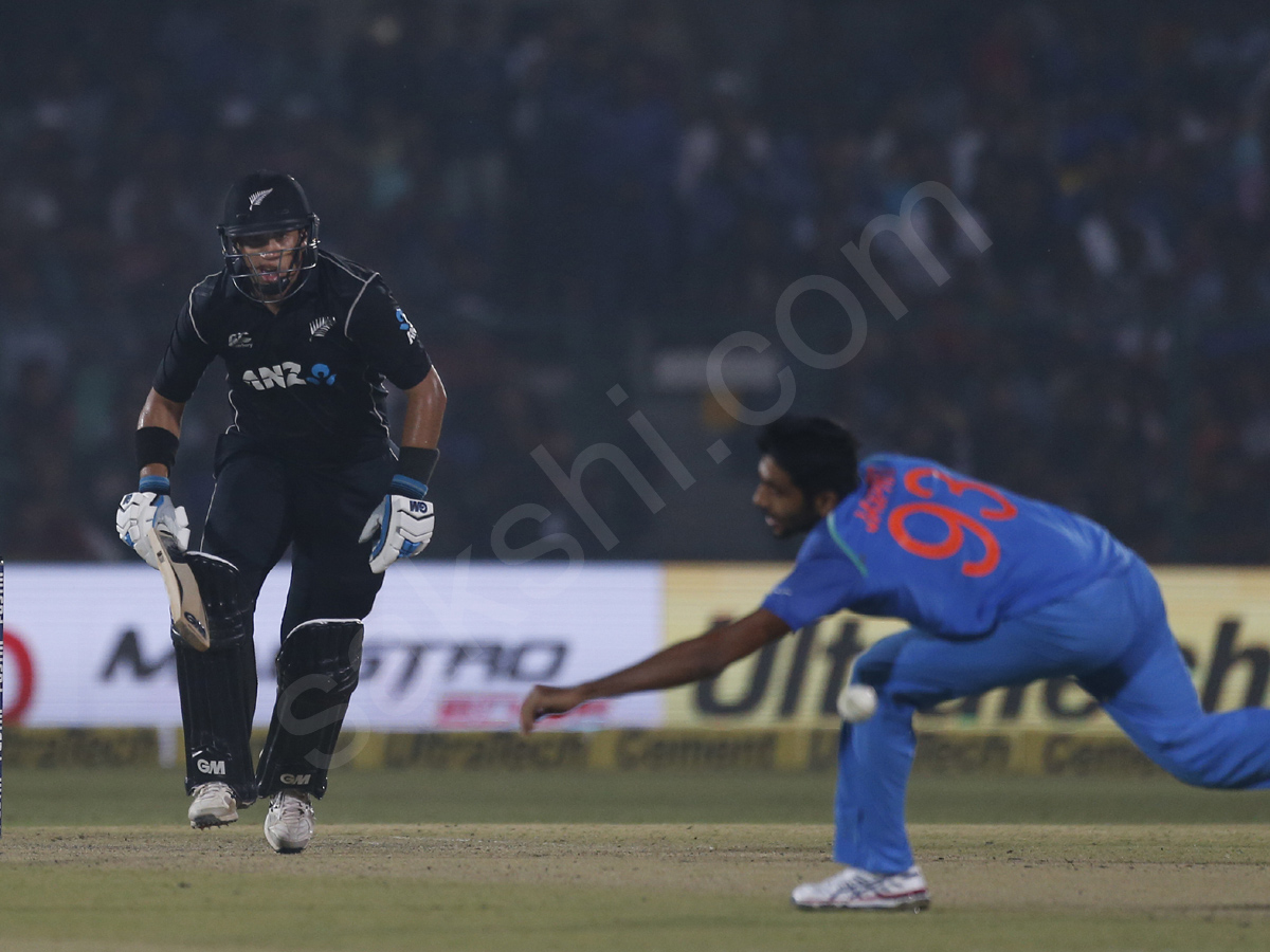 india beat new zealand by six runs8