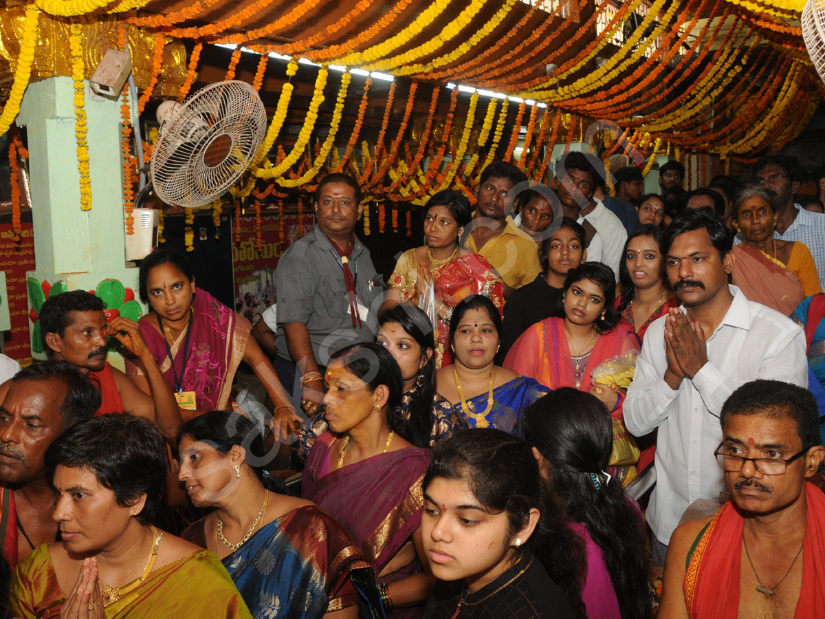 Pydithalli Ammavari Jathara In Vizianagaram17