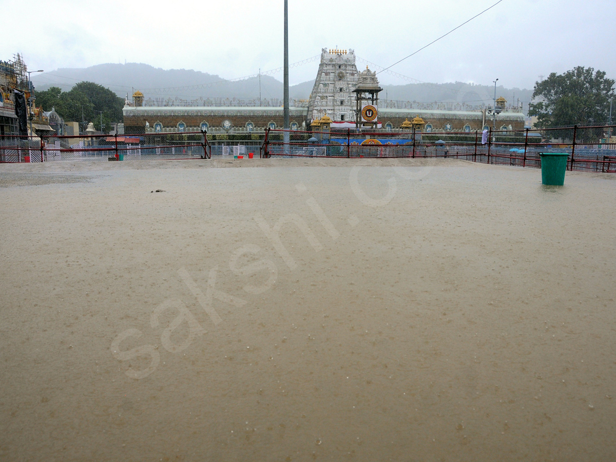 Heavy Rain In Tirumala1