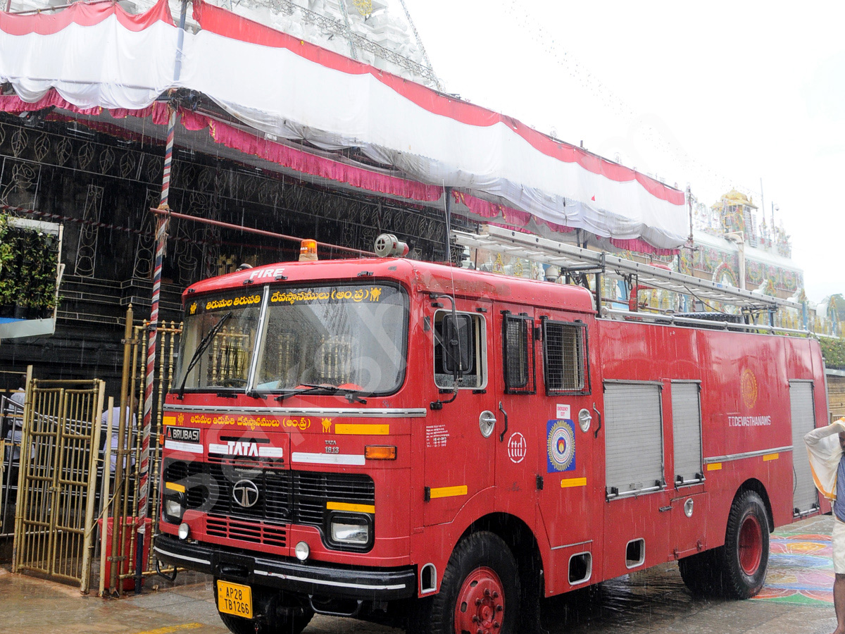 Heavy Rain In Tirumala16