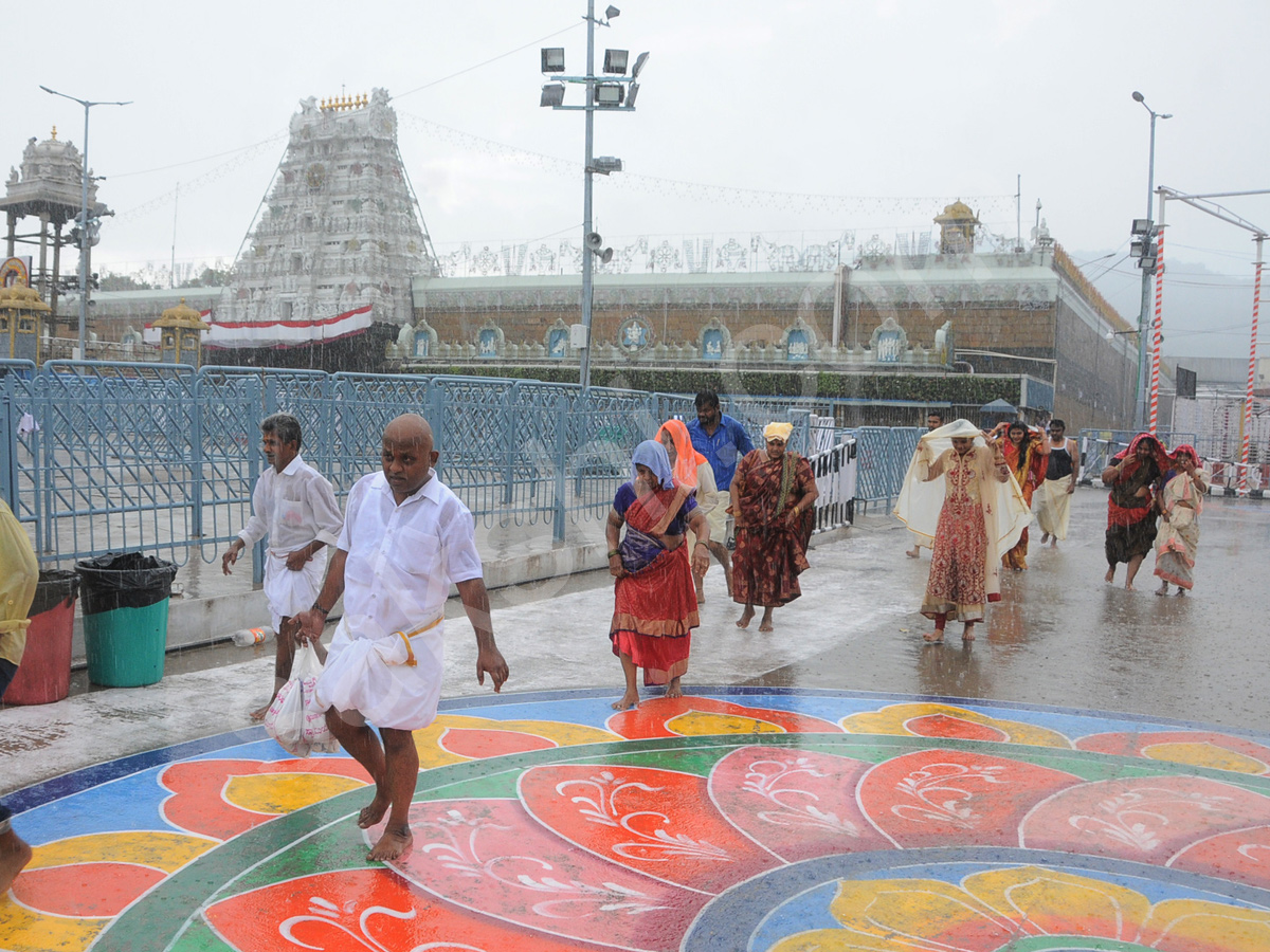 Heavy Rain In Tirumala12