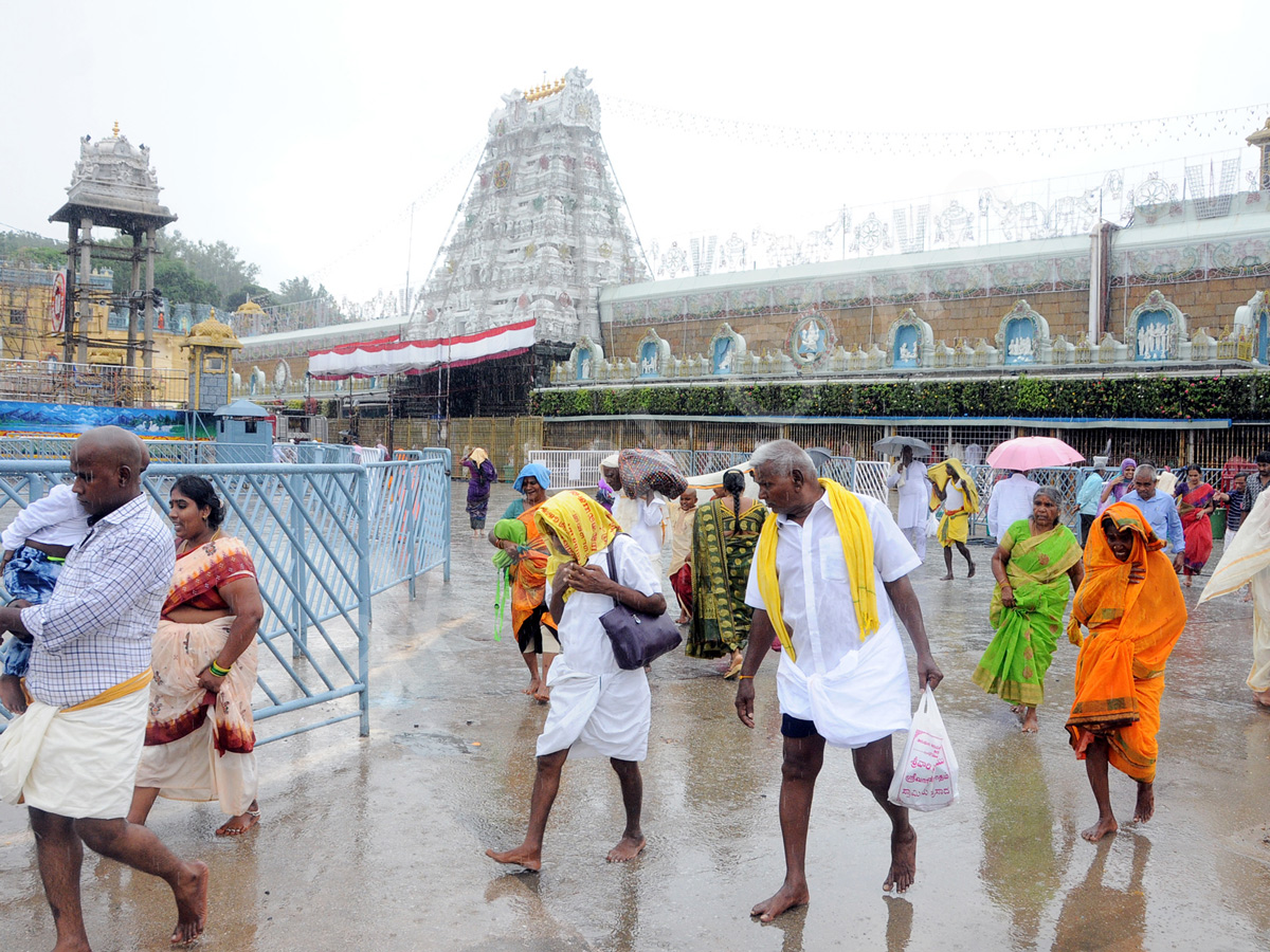 Heavy Rain In Tirumala18