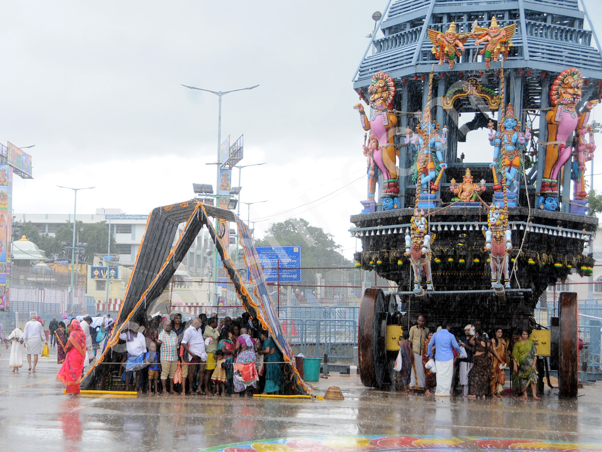 Heavy Rain In Tirumala4