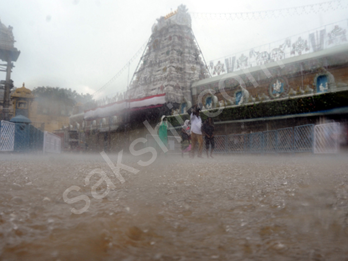 Heavy Rain In Tirumala22