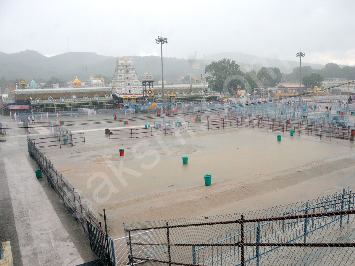 Heavy Rain In Tirumala5