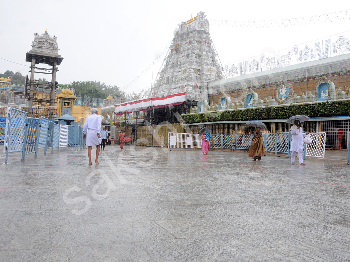 Heavy Rain In Tirumala6