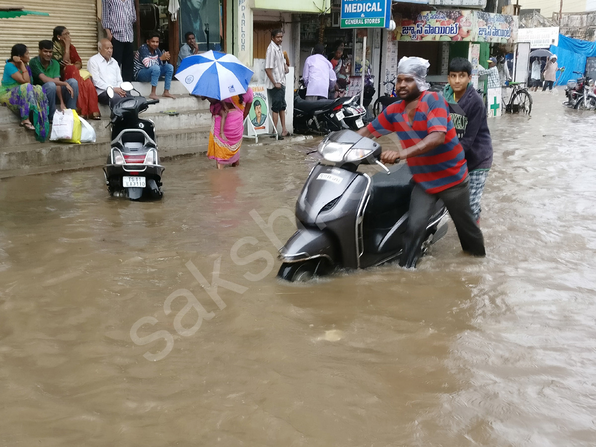 Heavy Rains lashes Hyderabad on Sunday - Sakshi14