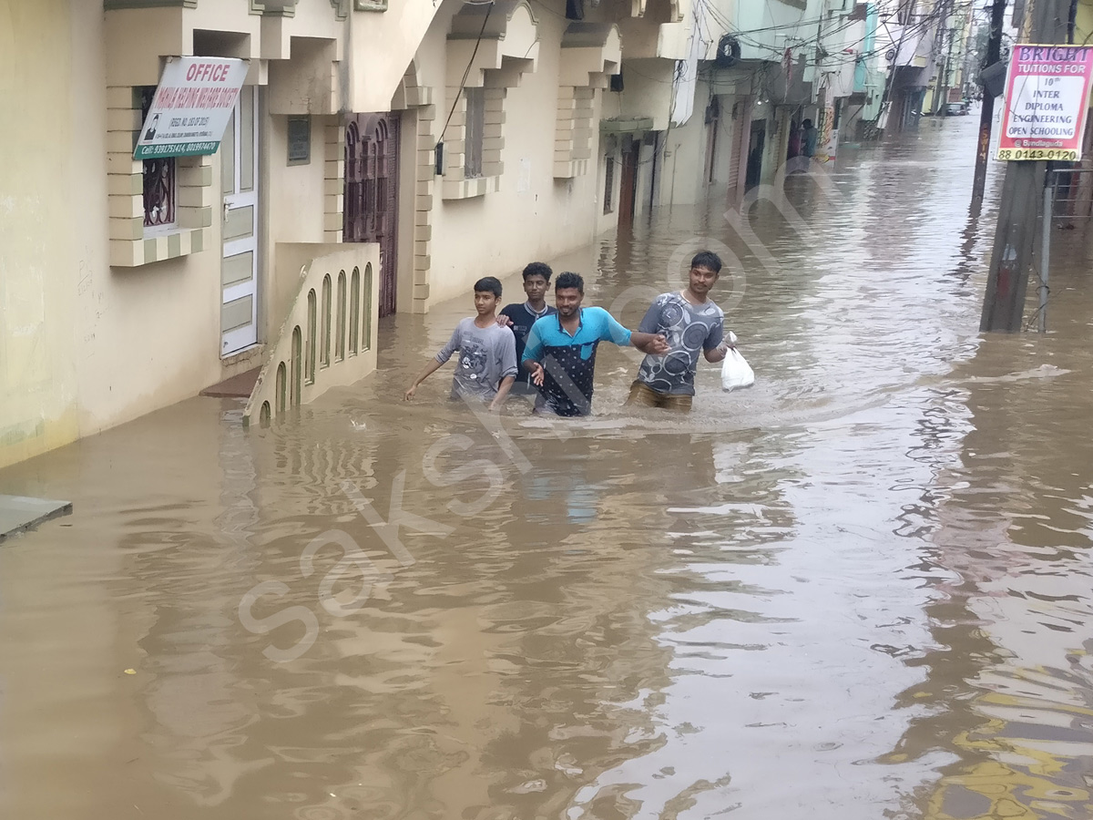 Heavy Rains lashes Hyderabad on Sunday - Sakshi17