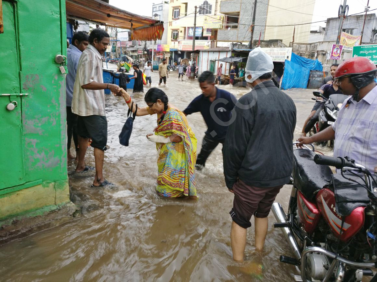 Heavy Rains lashes Hyderabad on Sunday - Sakshi5