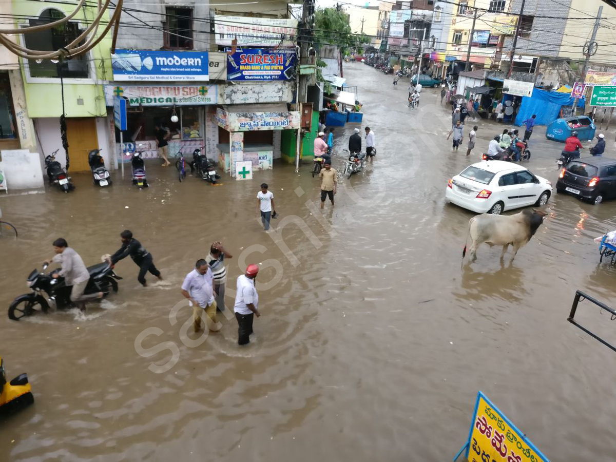 Heavy Rains lashes Hyderabad on Sunday - Sakshi6