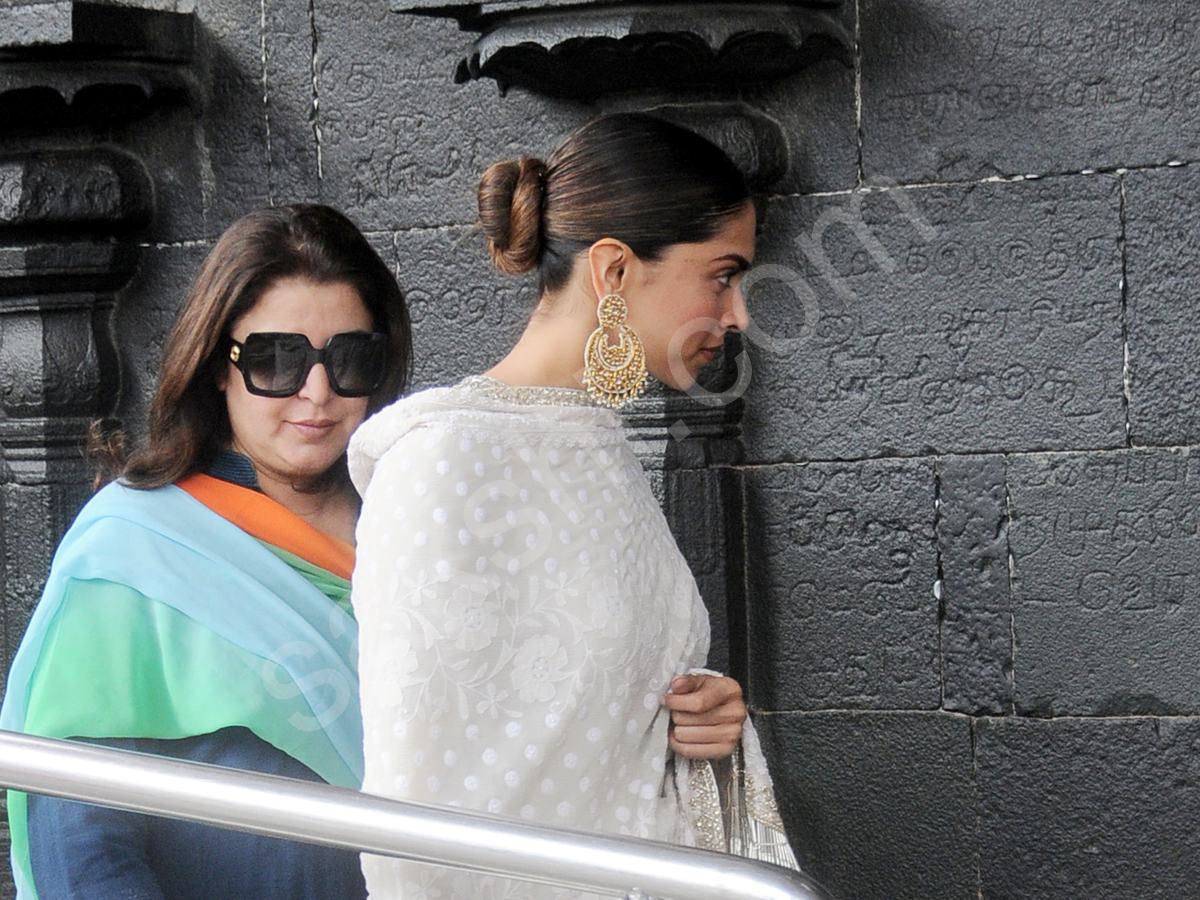 deepika padukone visits tirumala - Sakshi3