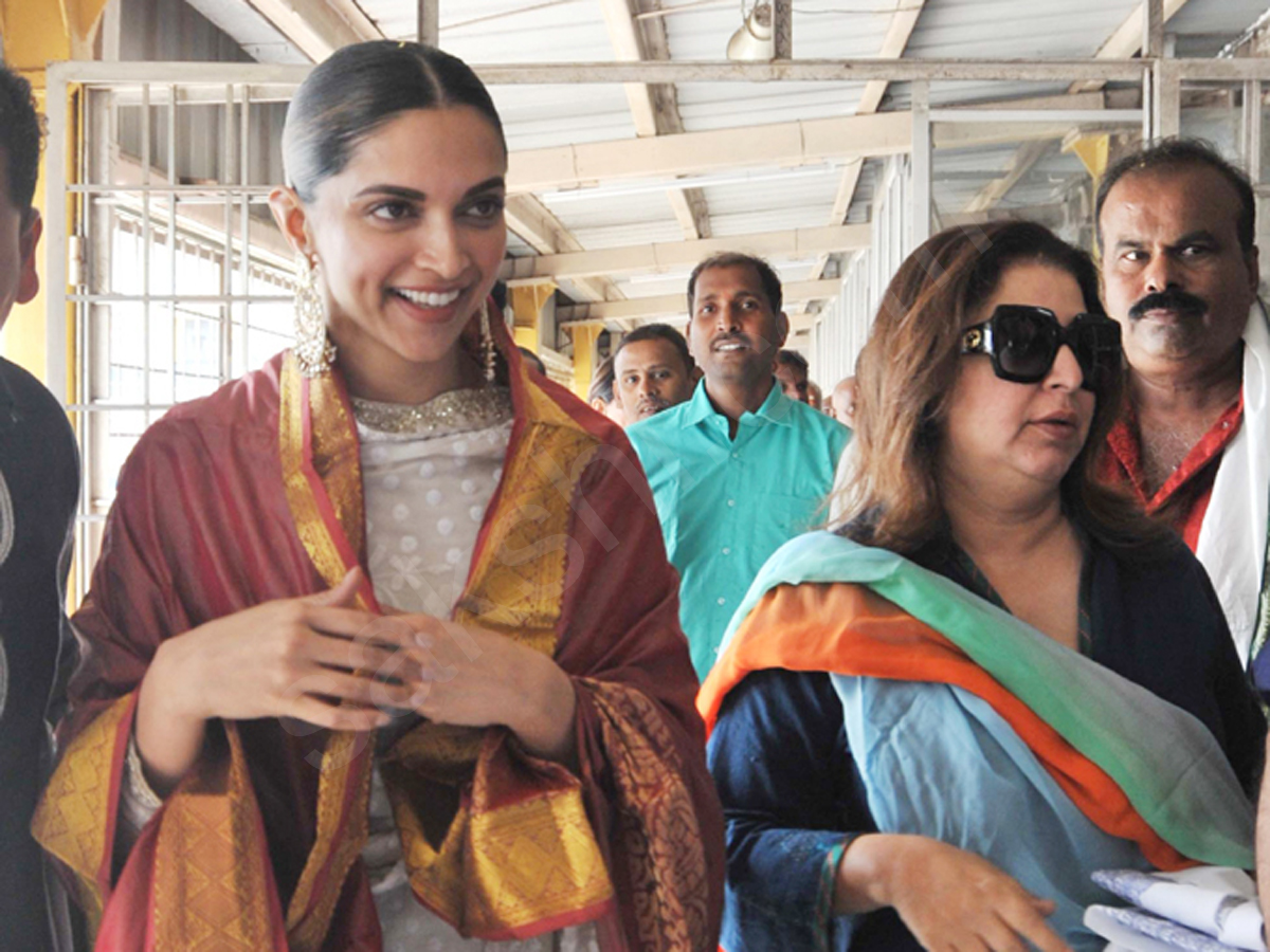 deepika padukone visits tirumala - Sakshi7