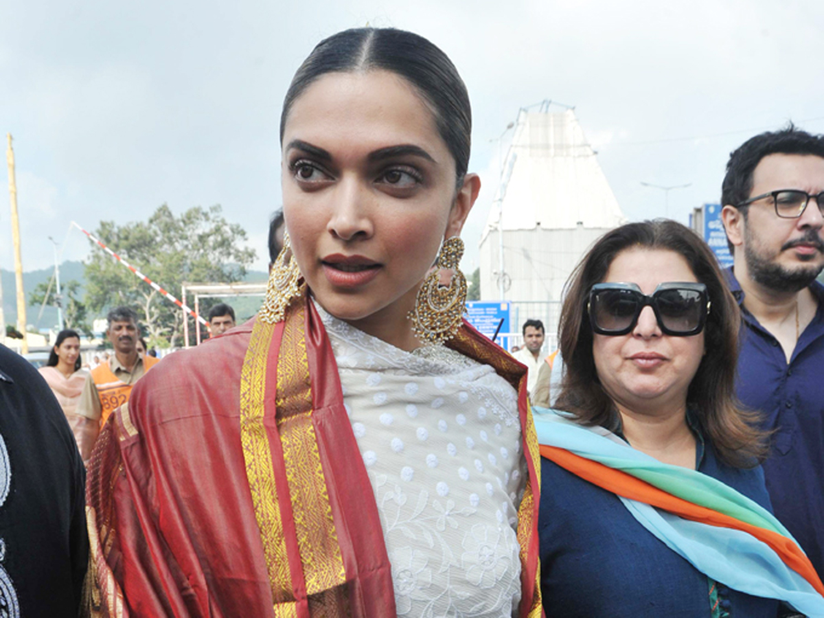 deepika padukone visits tirumala - Sakshi8