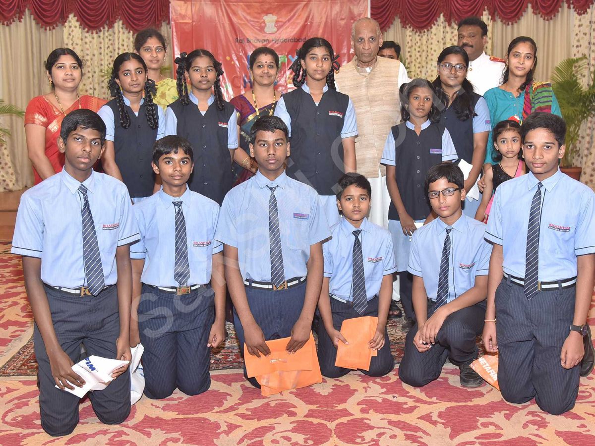 Governor Narasimhan Celebrates Children's Day  - Sakshi9