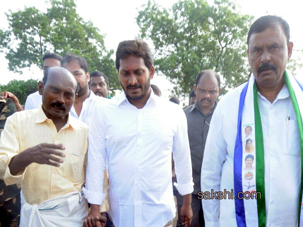 ninth day prajasankalapa yatra - Sakshi11
